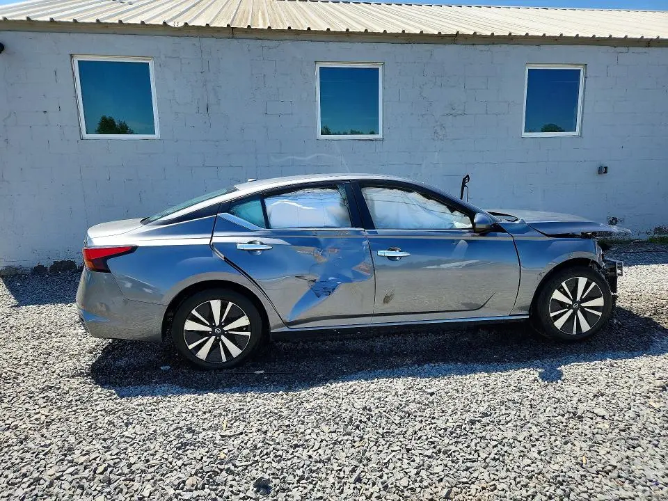 2022 NISSAN ALTIMA SV  