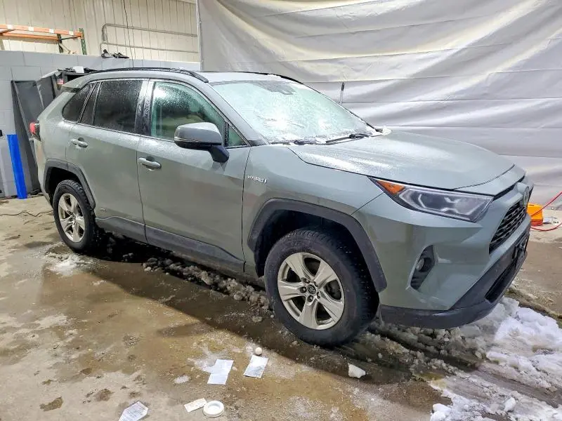 2019 TOYOTA RAV4 XLE  