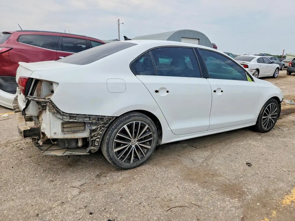 2016 VOLKSWAGEN JETTA SPORT  