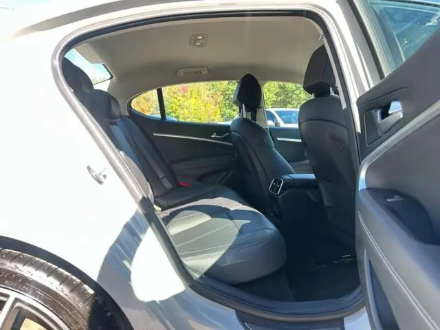 2025 GENESIS G70 BASE  