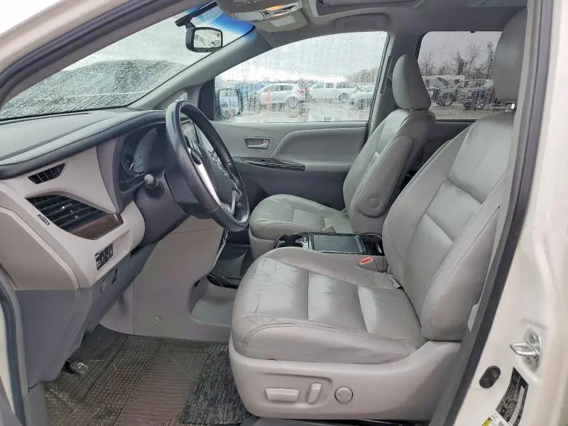 2016 TOYOTA SIENNA XLE PREMIUM 8-PASSENGER  