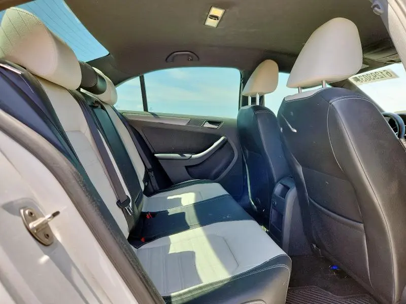 2016 VOLKSWAGEN JETTA SPORT  