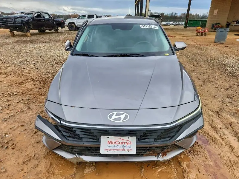 2024 HYUNDAI ELANTRA SE  