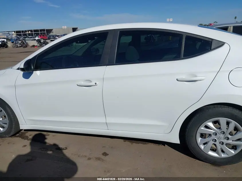 2018 HYUNDAI ELANTRA SE