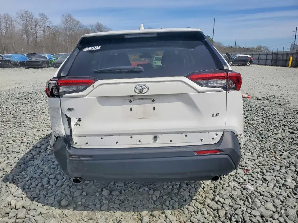 2020 TOYOTA RAV4 LE  