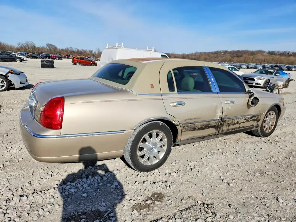 2010 LINCOLN TOWN CAR SIGNATURE LIMITED  
