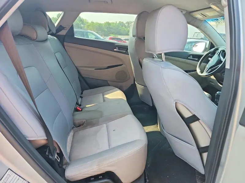 2016 HYUNDAI TUCSON SE  