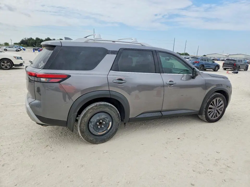 2023 NISSAN PATHFINDER SL  