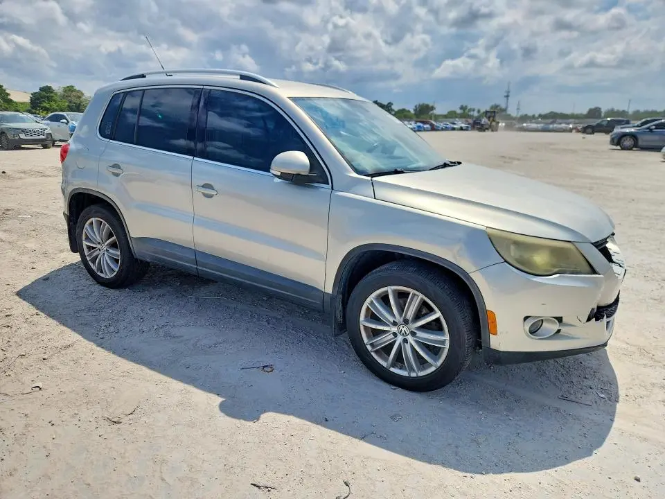 2010 VOLKSWAGEN TIGUAN S  