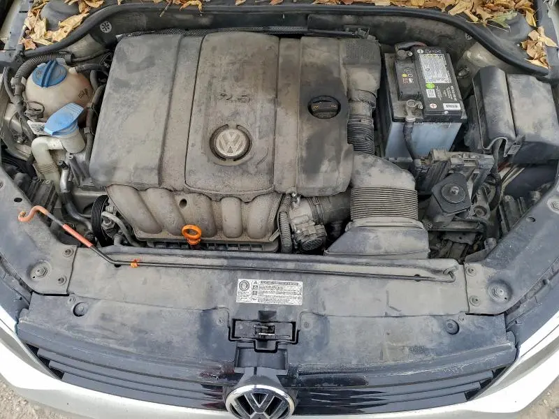 2011 VOLKSWAGEN JETTA SE  