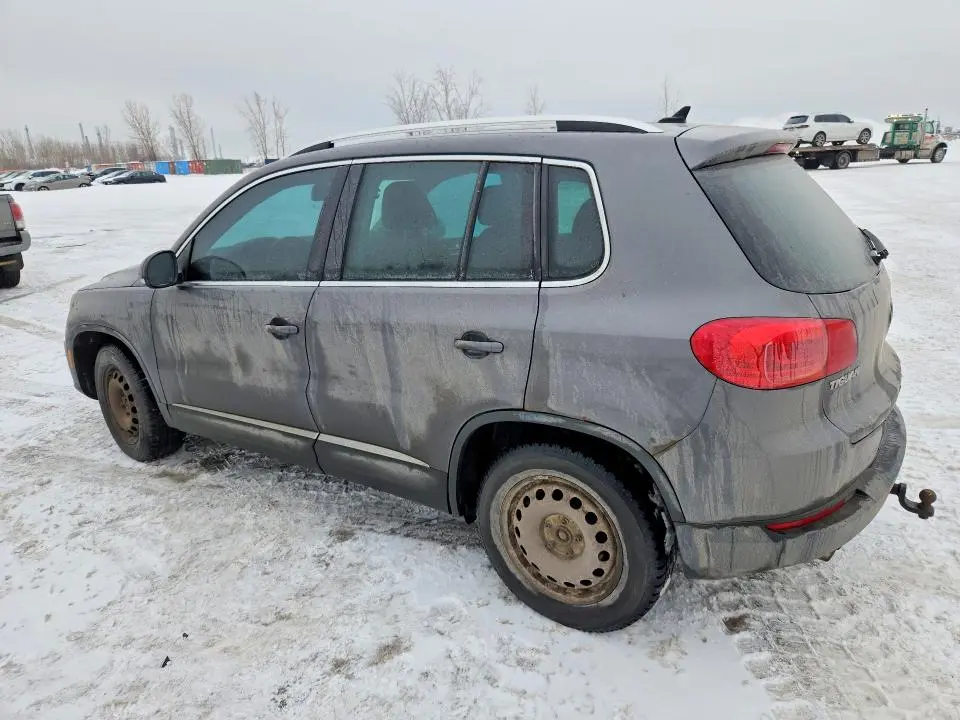 2013 VOLKSWAGEN TIGUAN S  