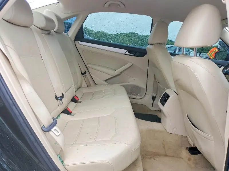 2013 VOLKSWAGEN PASSAT SE  