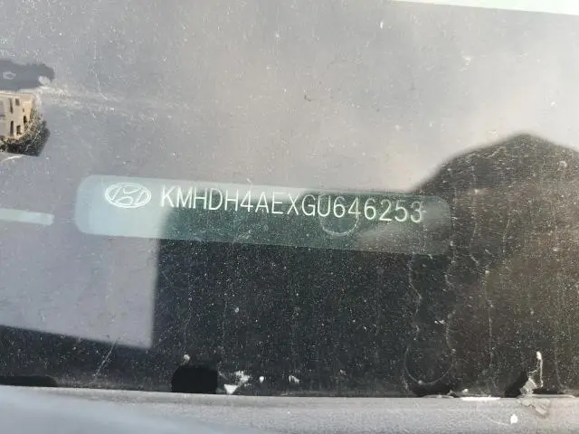2016 HYUNDAI ELANTRA SE  