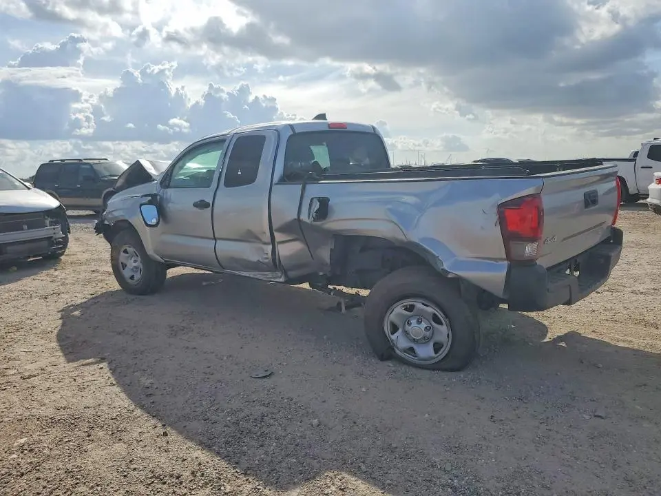 2022 TOYOTA TACOMA SR  