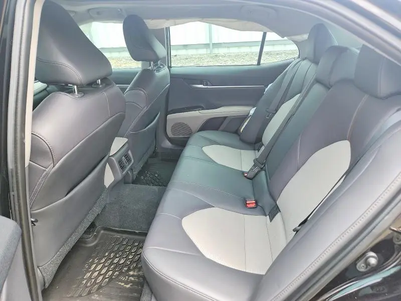 2020 TOYOTA CAMRY XLE  