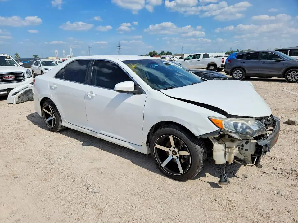 2014 TOYOTA CAMRY SE  