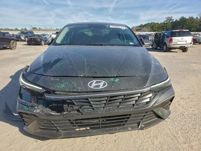 2024 HYUNDAI ELANTRA SE  