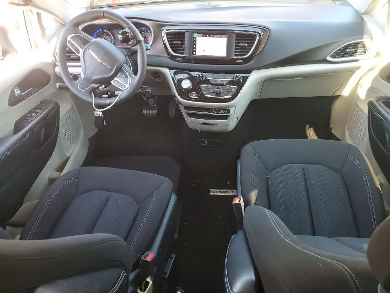 2022 CHRYSLER VOYAGER LX  