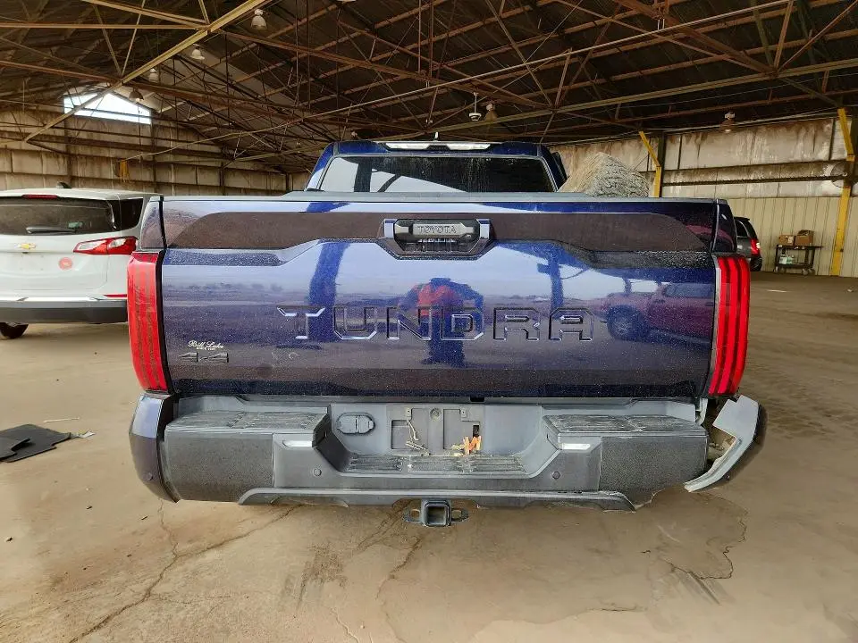 2022 TOYOTA TUNDRA SR5  