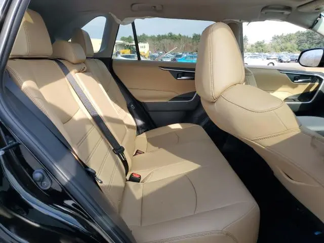 2022 TOYOTA RAV4 XLE PREMIUM