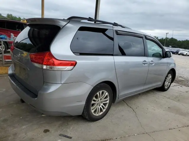 2012 TOYOTA SIENNA XLE  