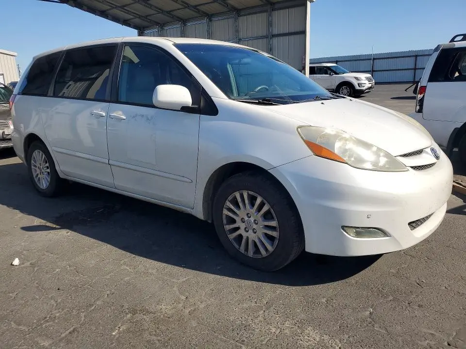2010 TOYOTA SIENNA XLE  