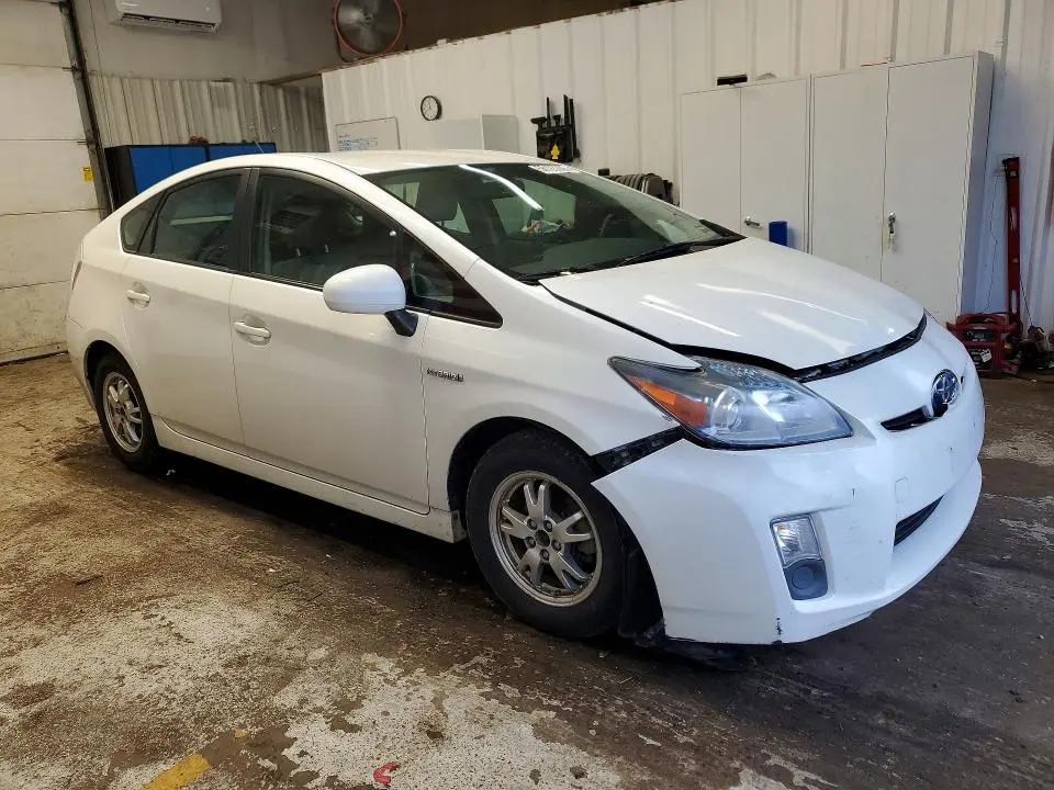 2010 TOYOTA PRIUS III  