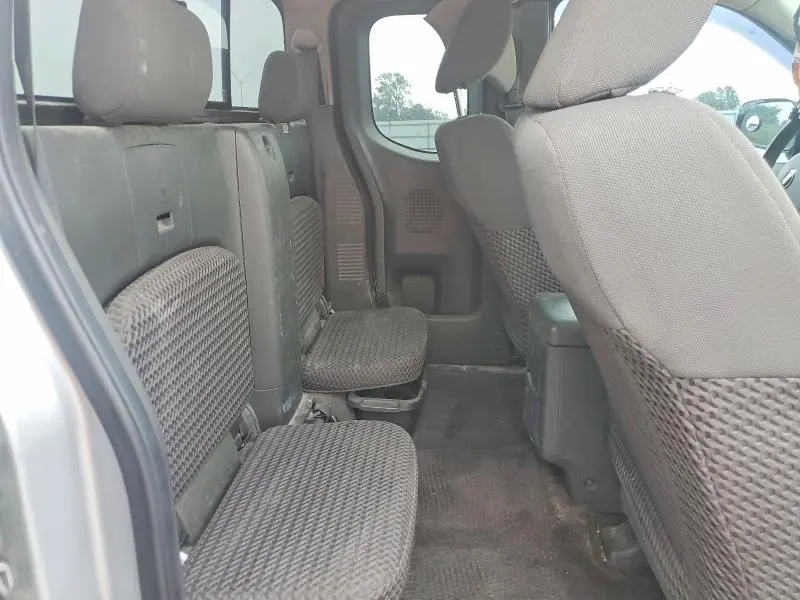 2015 NISSAN FRONTIER SV  