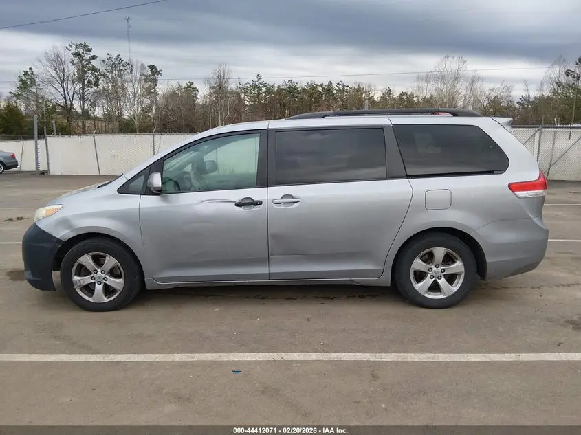 2012 TOYOTA SIENNA LE V6 8 PASSENGER