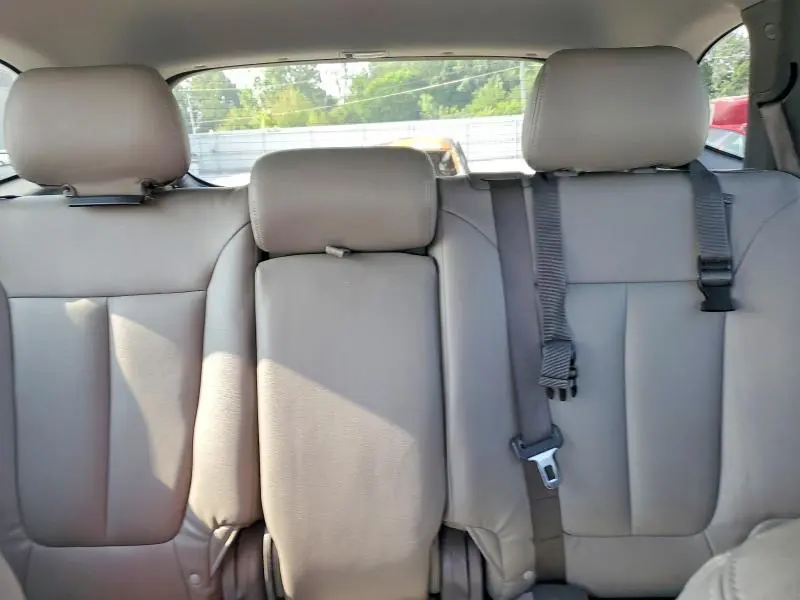 2010 HYUNDAI SANTA FE SE  