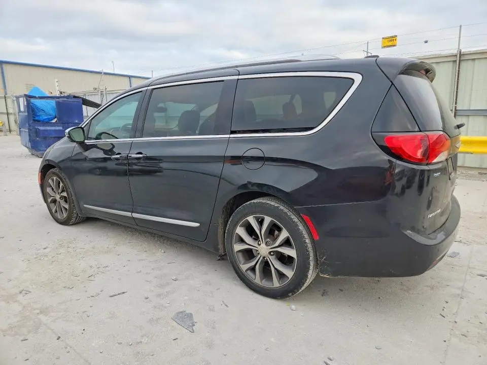 2017 CHRYSLER PACIFICA LIMITED  