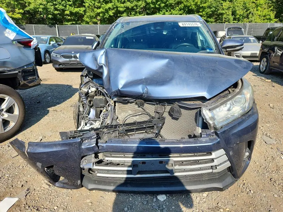 2019 TOYOTA HIGHLANDER XLE  