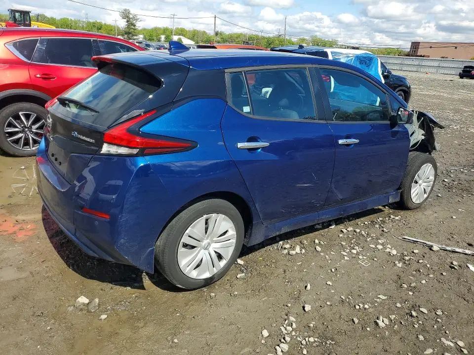 2022 NISSAN LEAF S  