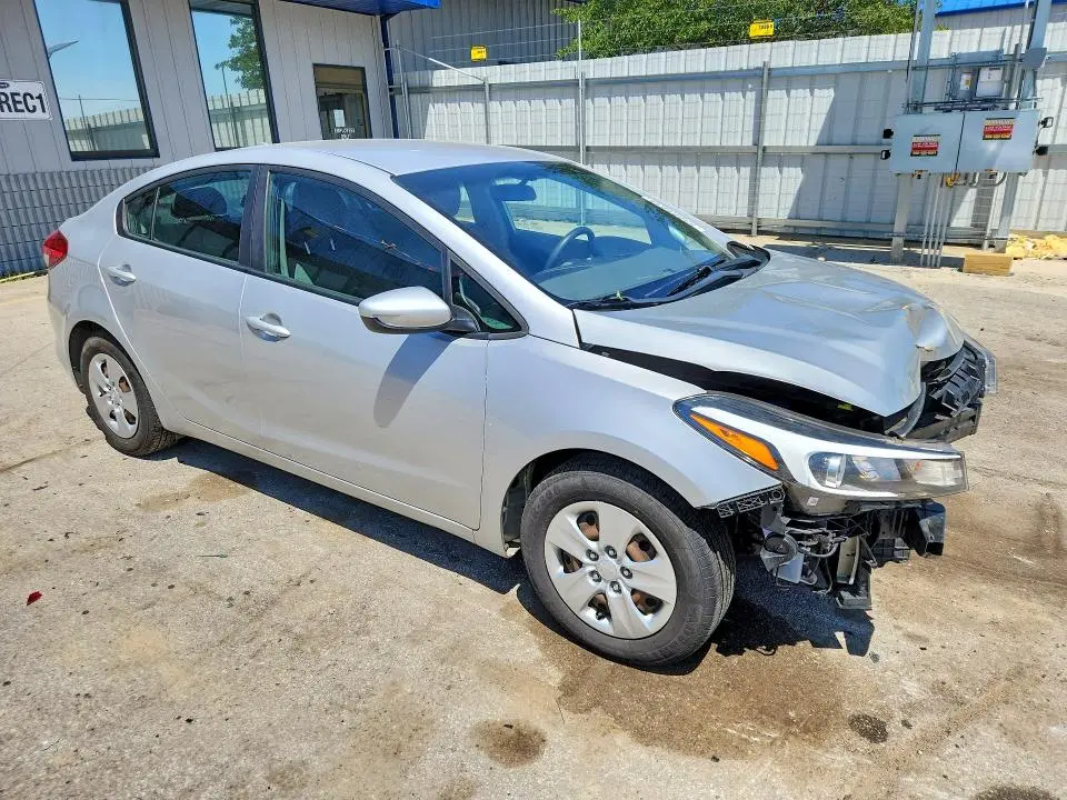 2017 KIA FORTE LX  