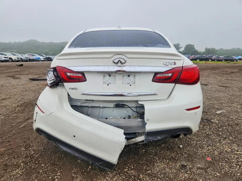 2018 INFINITI Q70 5.6 LUXE  