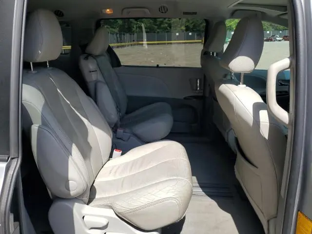 2013 TOYOTA SIENNA XLE  