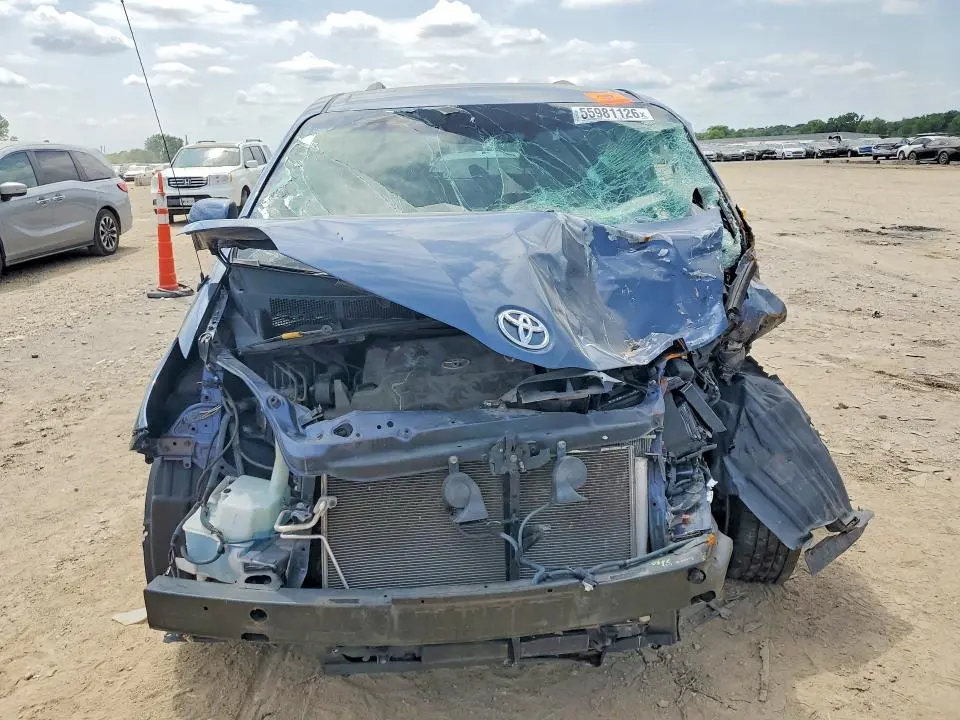 2014 TOYOTA SIENNA LE  