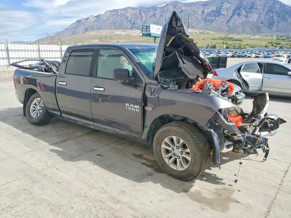 2015 RAM 1500 SLT  