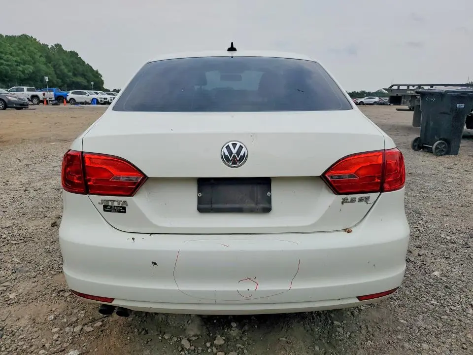 2013 VOLKSWAGEN JETTA SE  