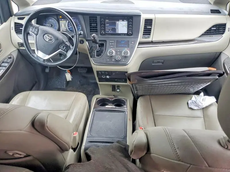 2019 TOYOTA SIENNA XLE  