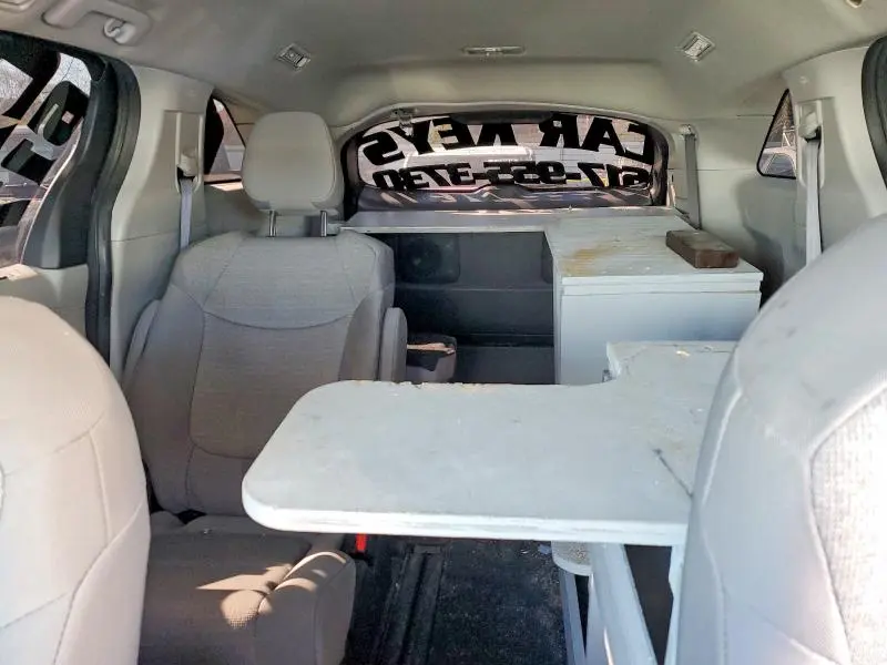 2024 TOYOTA SIENNA LE  