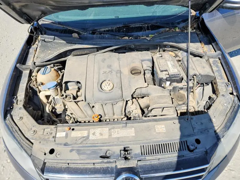 2013 VOLKSWAGEN PASSAT S  