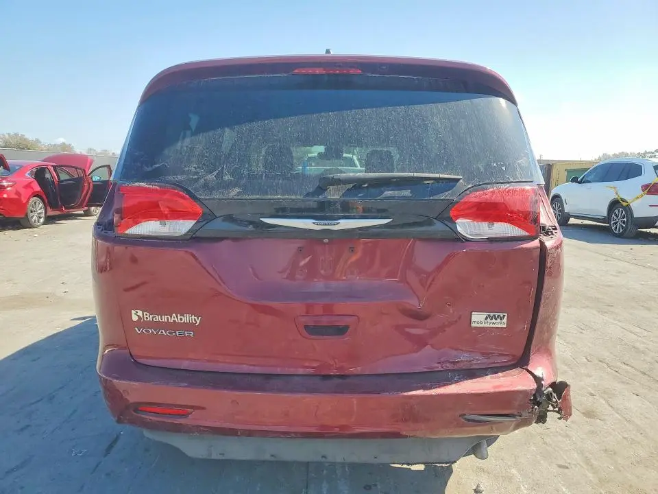 2022 CHRYSLER VOYAGER LX  