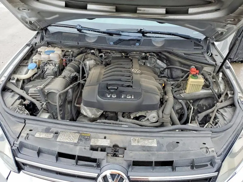2014 VOLKSWAGEN TOUAREG V6  