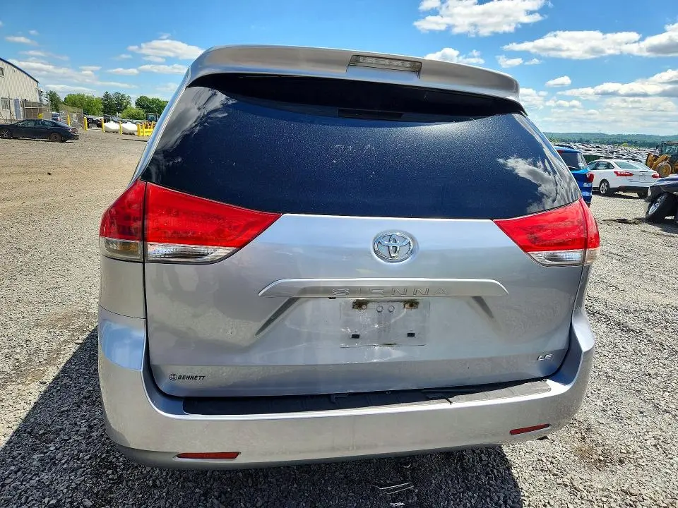 2011 TOYOTA SIENNA LE  
