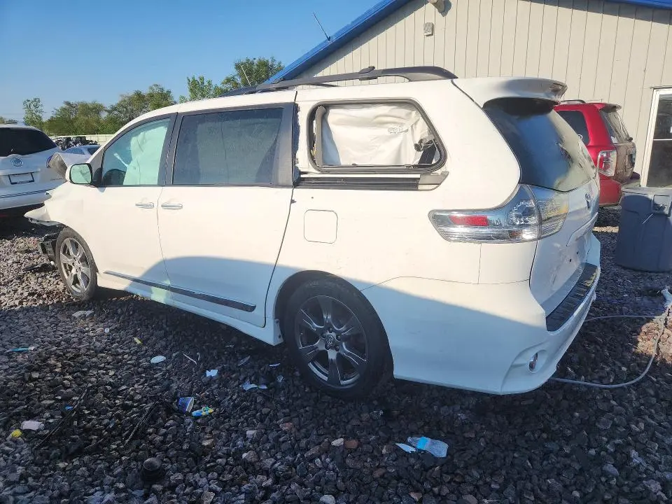 2017 TOYOTA SIENNA SE  