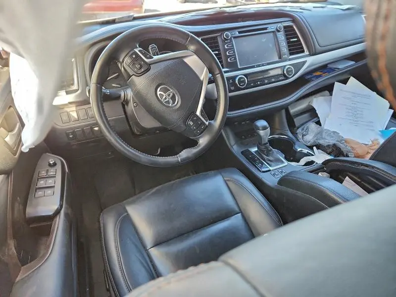 2019 TOYOTA HIGHLANDER SE  