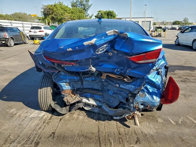 2018 HYUNDAI ELANTRA SE  