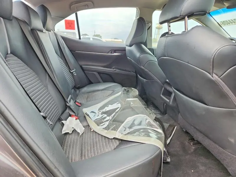 2018 TOYOTA CAMRY SE  