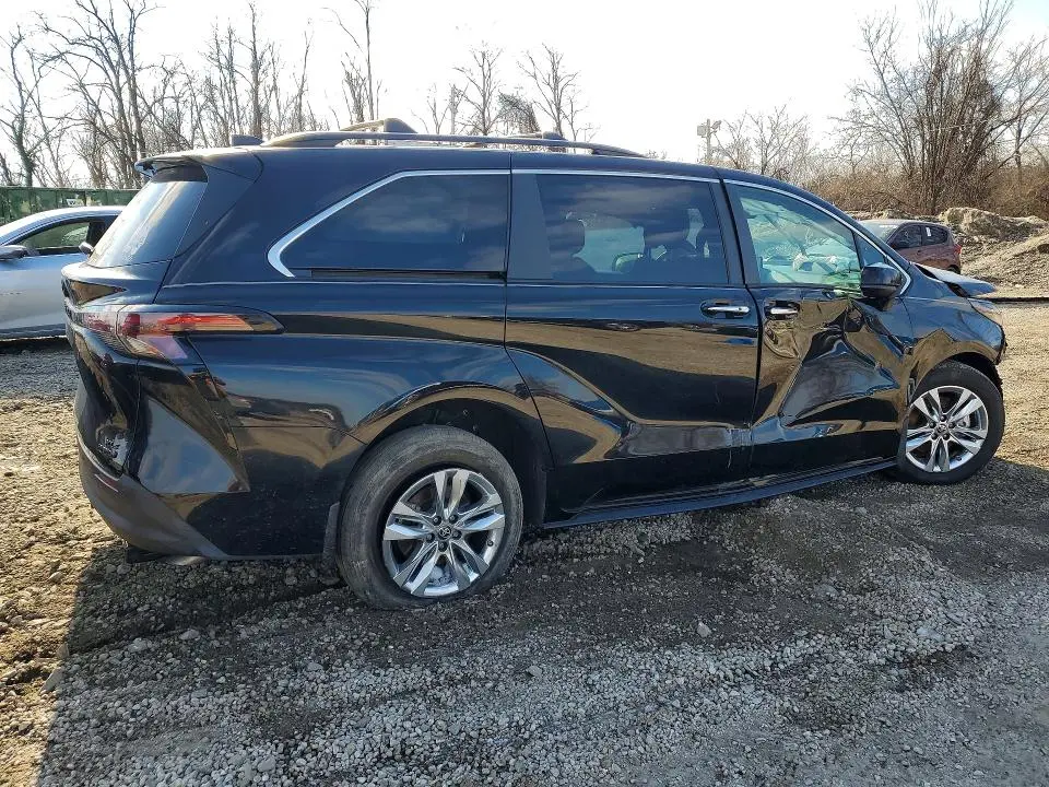 2023 TOYOTA SIENNA XSE  